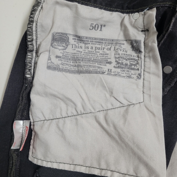 Levi's NWT 501 Mid Rise Shorts Size 32. - Picture 10 of 15